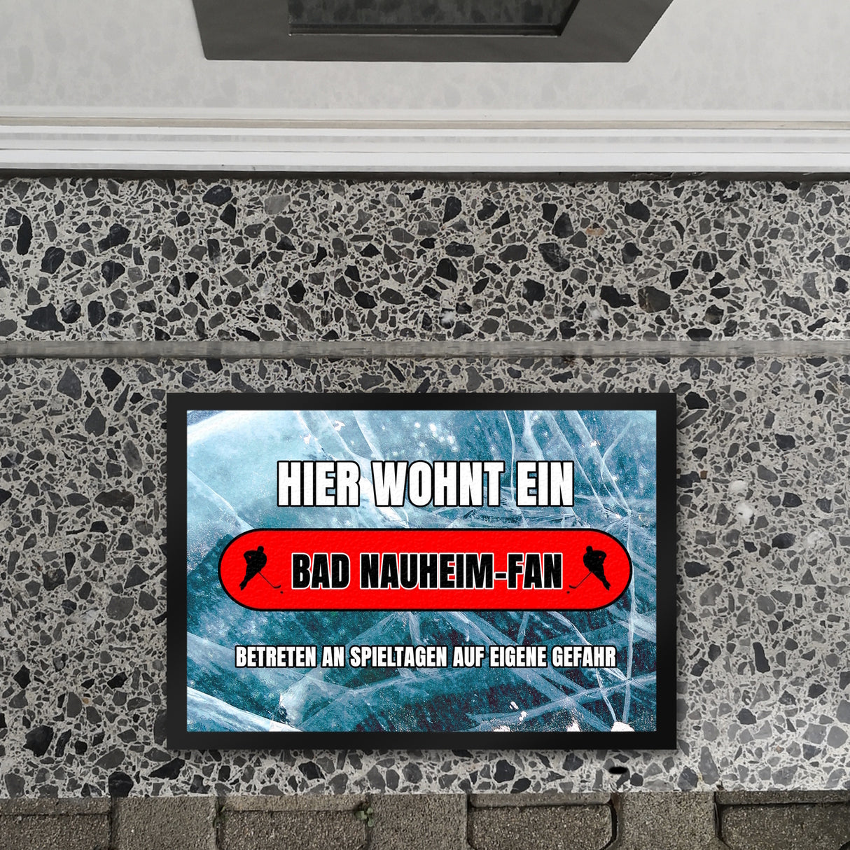 Hier wohnt ein Bad Nauheim-Fan Fußmatte in 35x50 cm mit Eishallen Boden-Motiv
