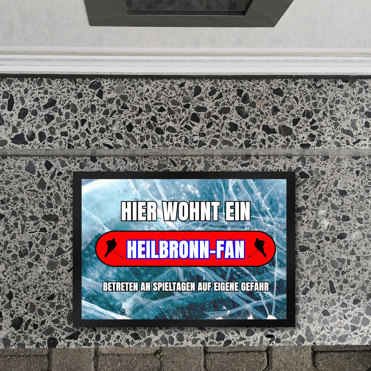 Hier wohnt ein Heilbronn-Fan Fußmatte in 35x50 cm mit Eishallen Boden-Motiv