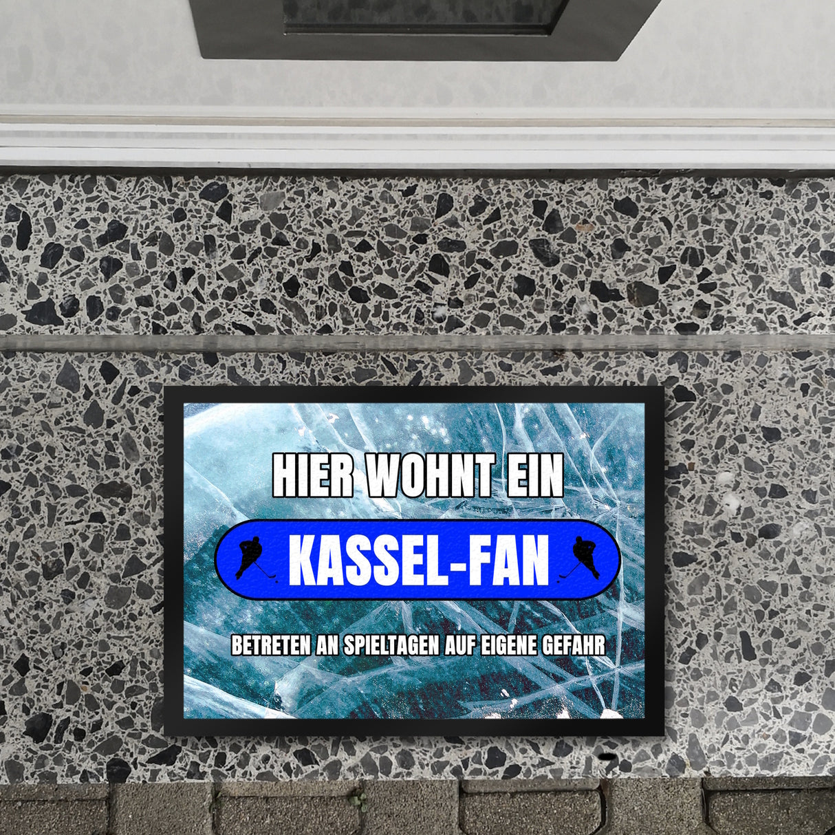 Hier wohnt ein Kassel-Fan Fußmatte in 35x50 cm mit Eishallen Boden-Motiv