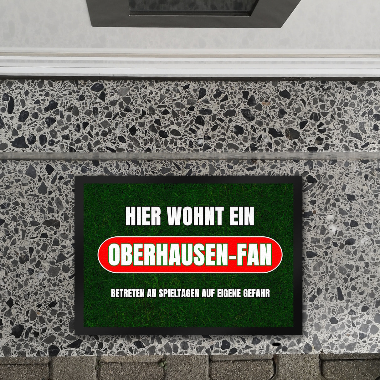 Hier wohnt ein Oberhausen-Fan Fußmatte in 35x50 cm mit Rasenmotiv
