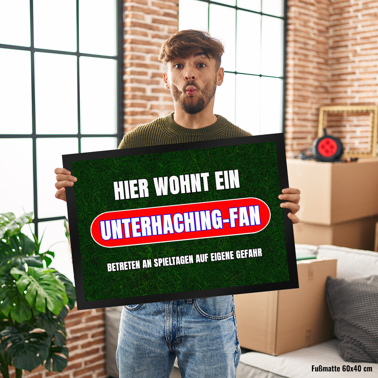 Hier wohnt ein Unterhaching-Fan Fußmatte in 35x50 cm mit Rasenmotiv