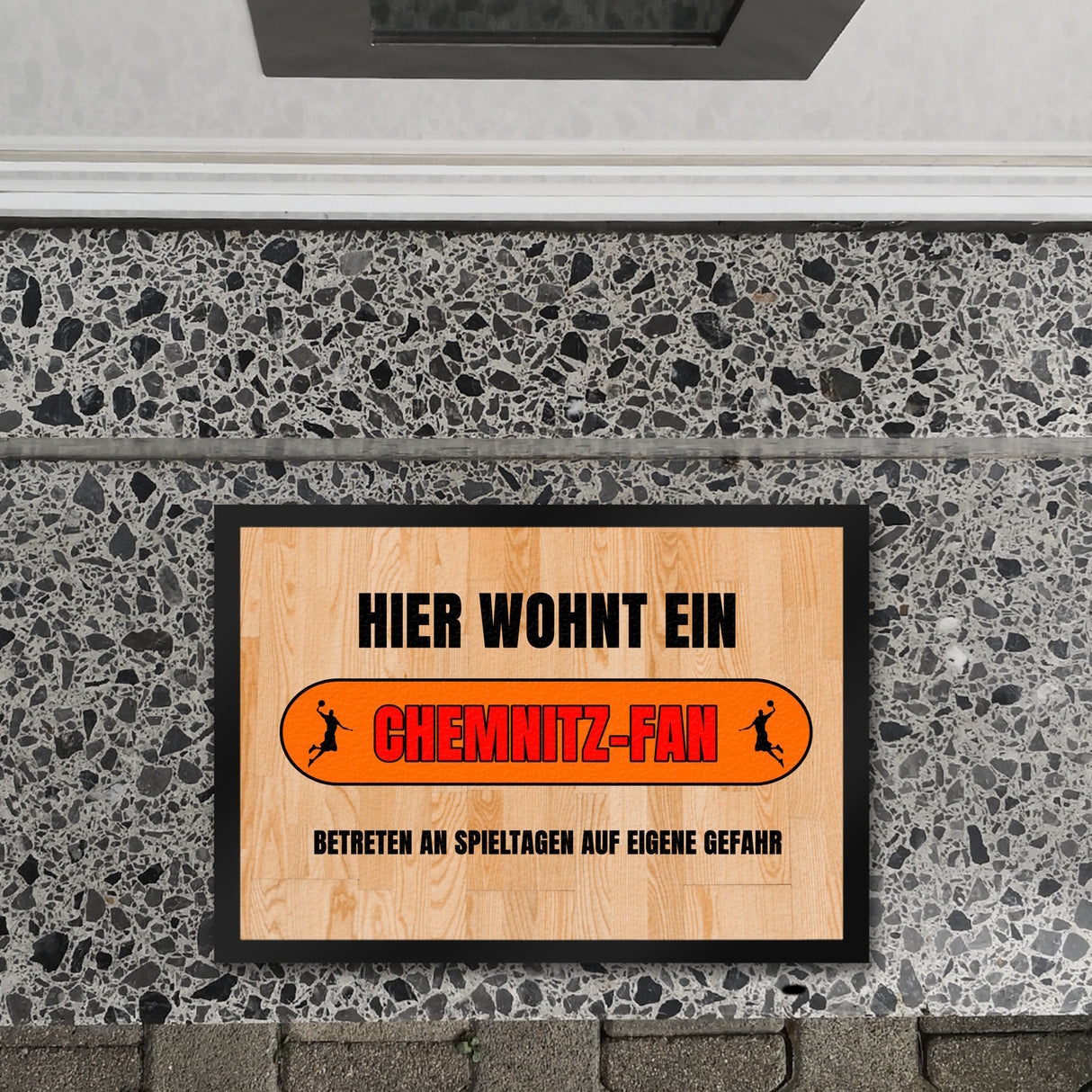 Hier wohnt ein Chemnitz-Fan Fußmatte in 35x50 cm mit Turnhallenboden Motiv