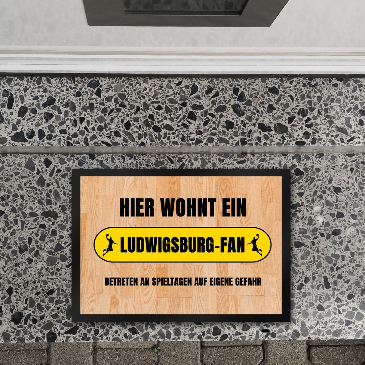 Hier wohnt ein Ludwigsburg-Fan Fußmatte in 35x50 cm mit Turnhallenboden Motiv