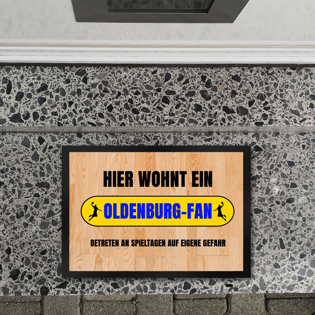 Hier wohnt ein Oldenburg-Fan Fußmatte in 35x50 cm mit Turnhallenboden Motiv