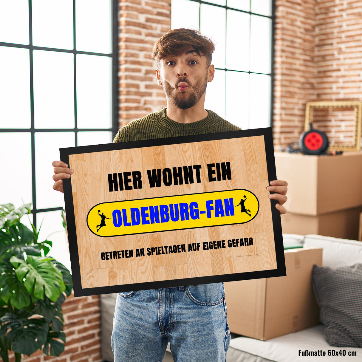 Hier wohnt ein Oldenburg-Fan Fußmatte in 35x50 cm mit Turnhallenboden Motiv