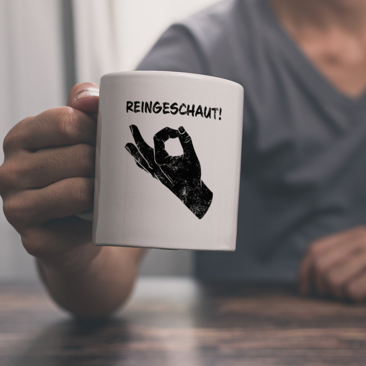 Reingeschaut! Kaffeebecher mit lustigem Streich