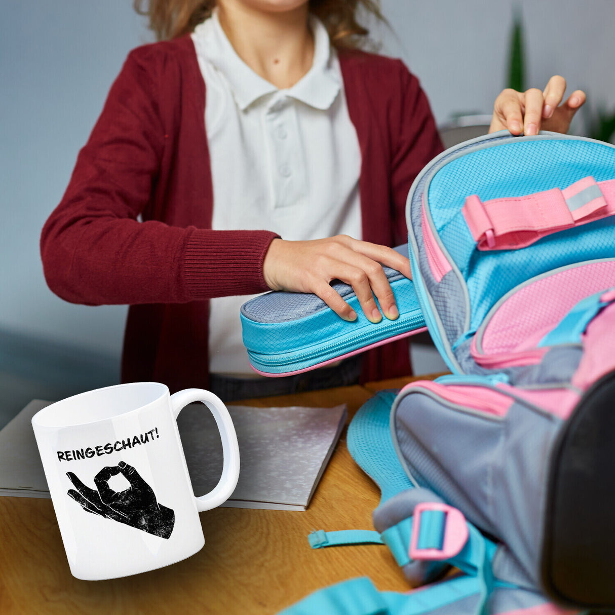 Reingeschaut! Kaffeebecher mit lustigem Streich