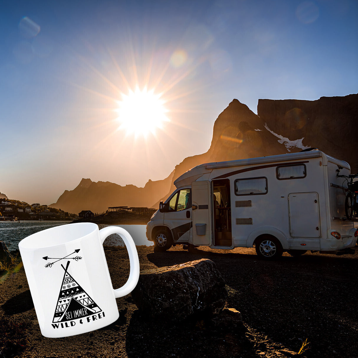 Sei immer wild & frei Kaffeebecher mit Zelt Motiv