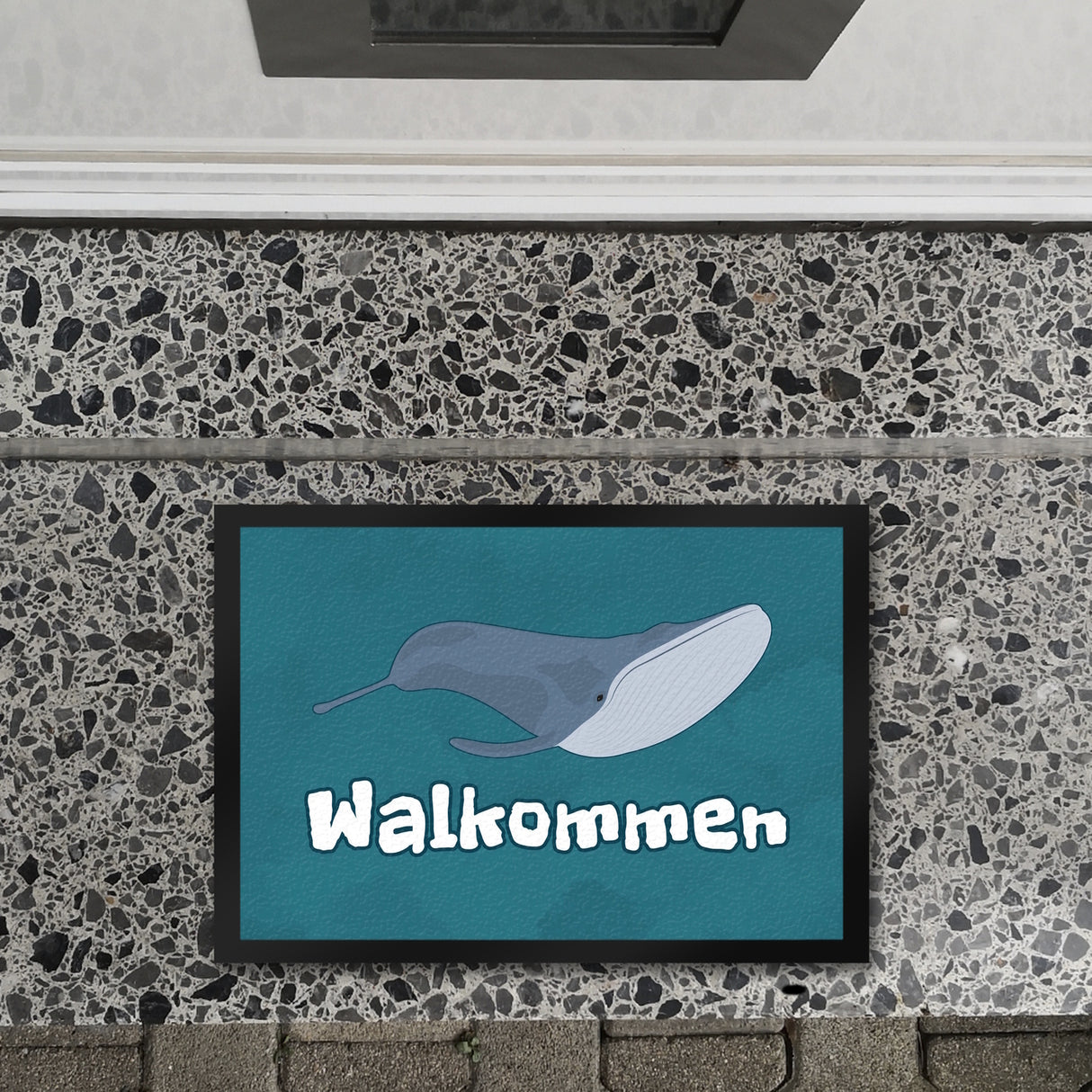 Blauwal Fußmatte in 35x50 cm mit Ozeanmotiv und Spruch Walkommen