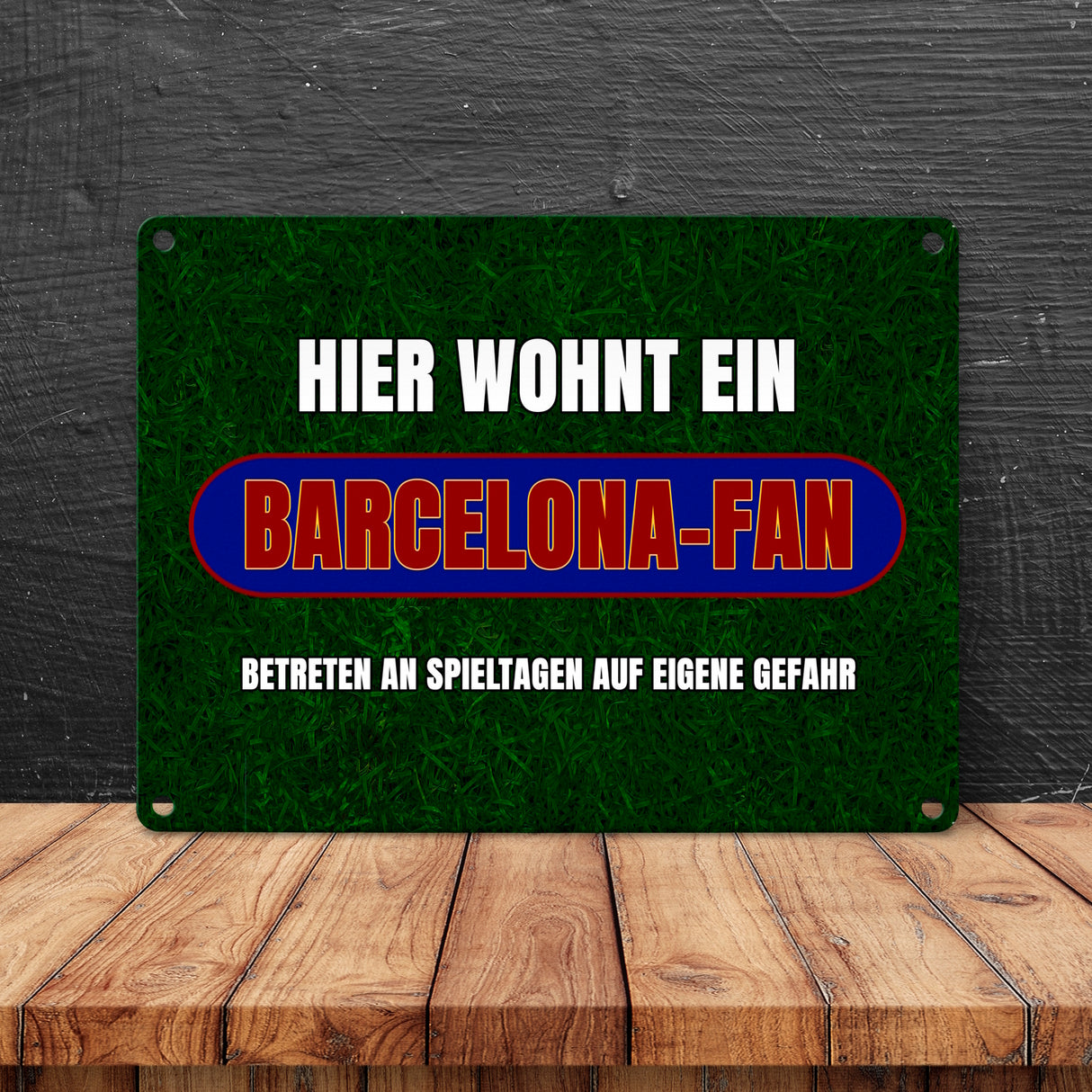 Hier wohnt ein Barcelona-Fan Metallschild in 15x20 cm mit Rasenmotiv