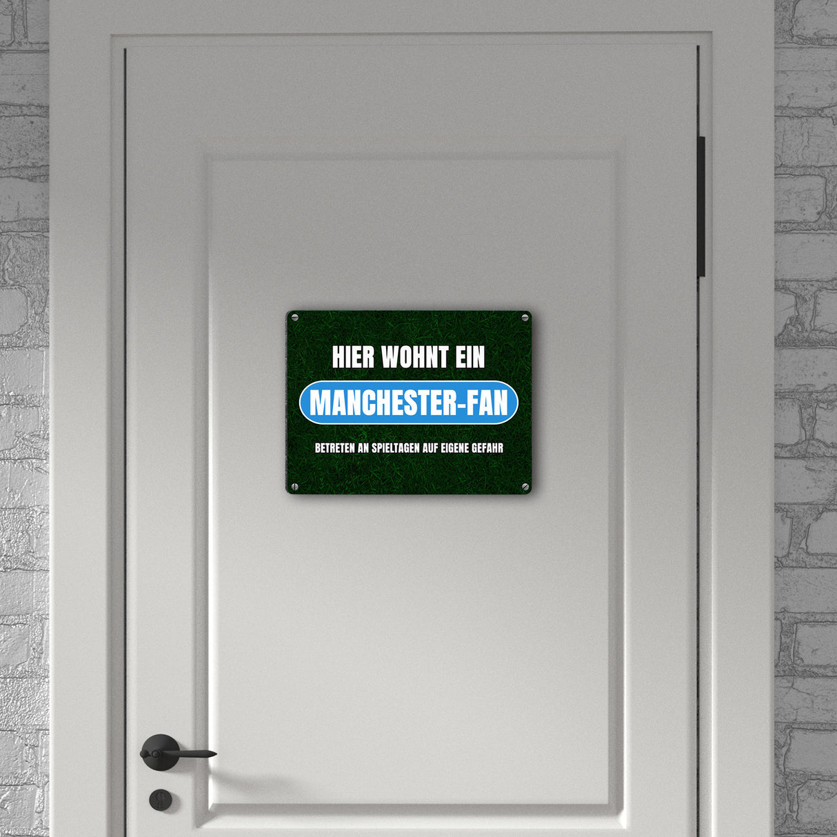 Hier wohnt ein Manchester-Fan Metallschild in 15x20 cm mit Rasenmotiv