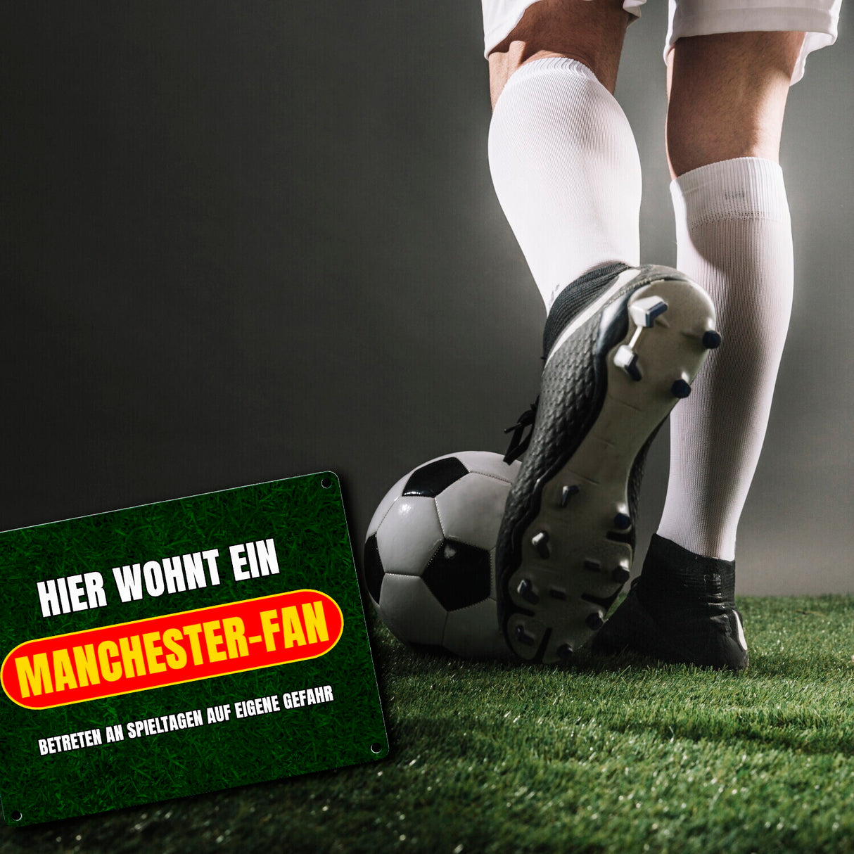 Hier wohnt ein Manchester-Fan Metallschild in 15x20 cm mit Rasenmotiv