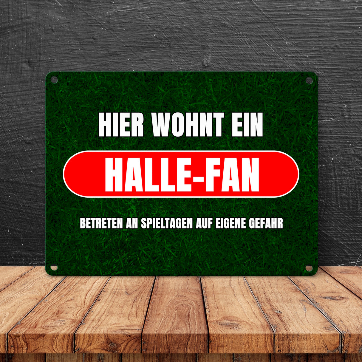 Hier wohnt ein Halle-Fan Metallschild in 15x20 cm mit Rasenmotiv