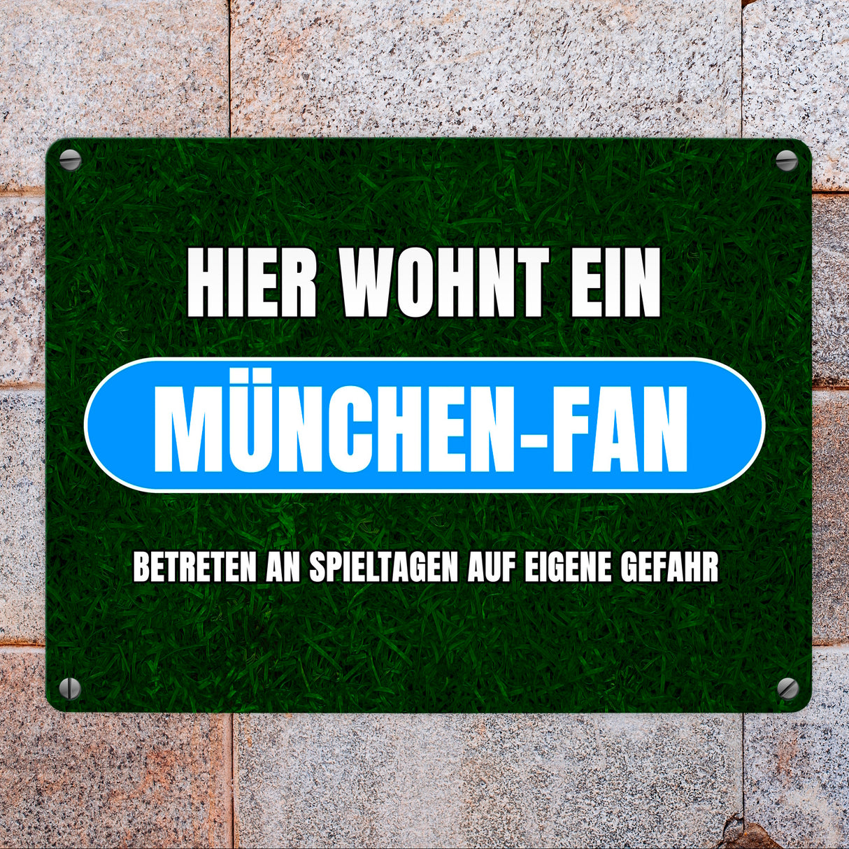 Hier wohnt ein München-Fan Metallschild in 15x20 cm mit Rasenmotiv