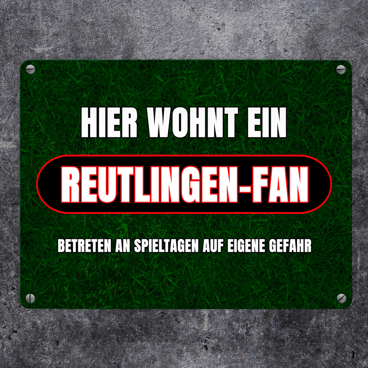 Hier wohnt ein Reutlingen-Fan Metallschild in 15x20 cm mit Rasenmotiv