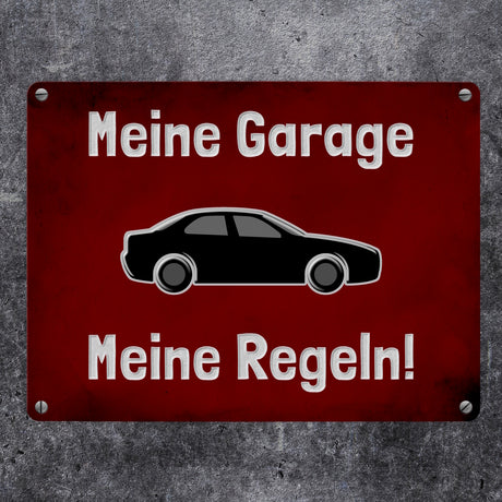 Meine Garage Meine Regeln! Metallschild in 15x20 cm mit Auto und rotem Hintergrund