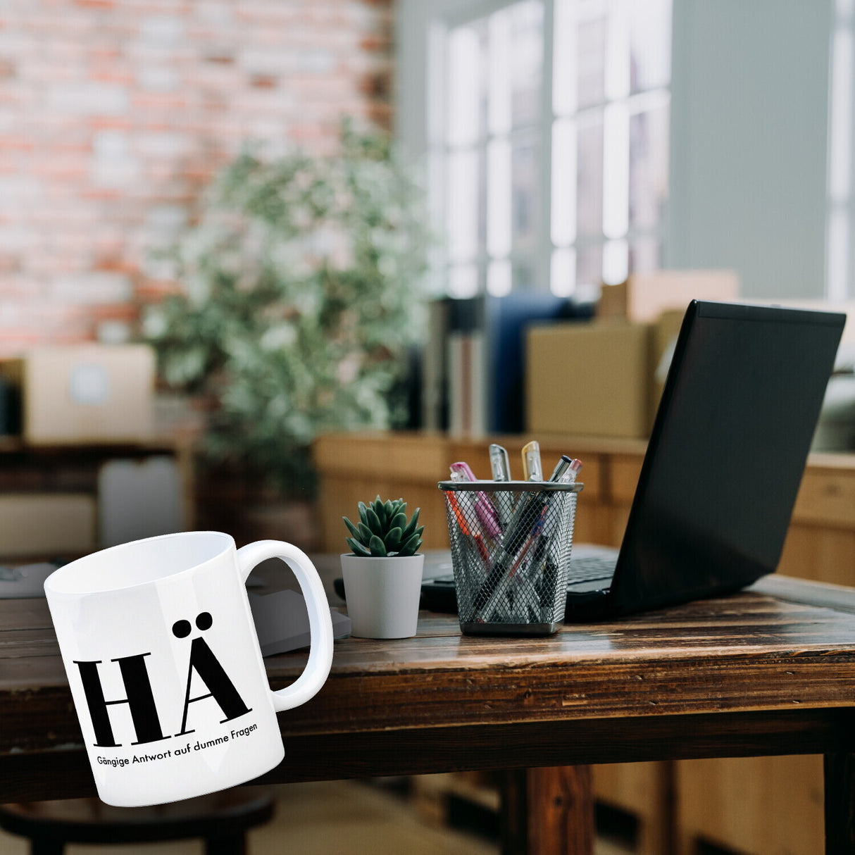 Kaffeebecher mit lustigem Spruch - HÄ: Gängige Antwort auf dumme Fragen