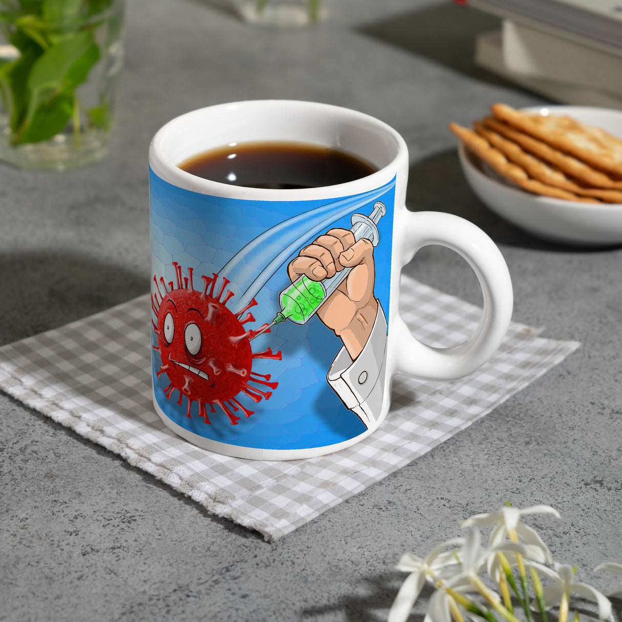 Kaffeebecher mit Virus und Spritzen Motiv - Geimpft! Lustiger Impfhumor