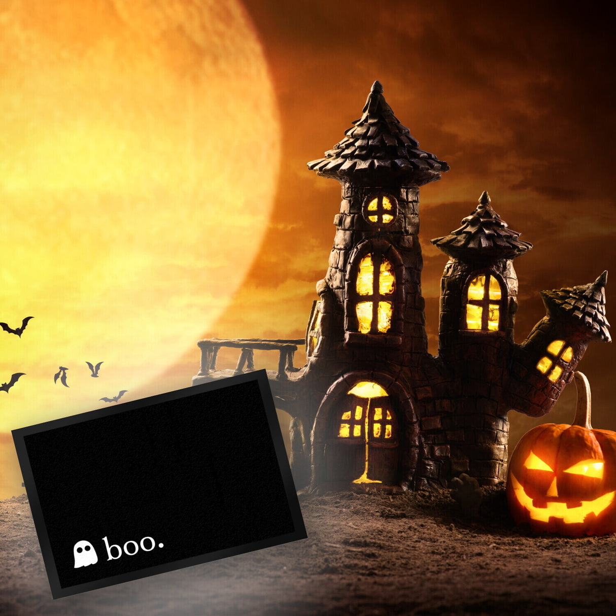 Fußmatte mit kleinem Geist und Boo Schriftzug im schlichten Halloween Stil