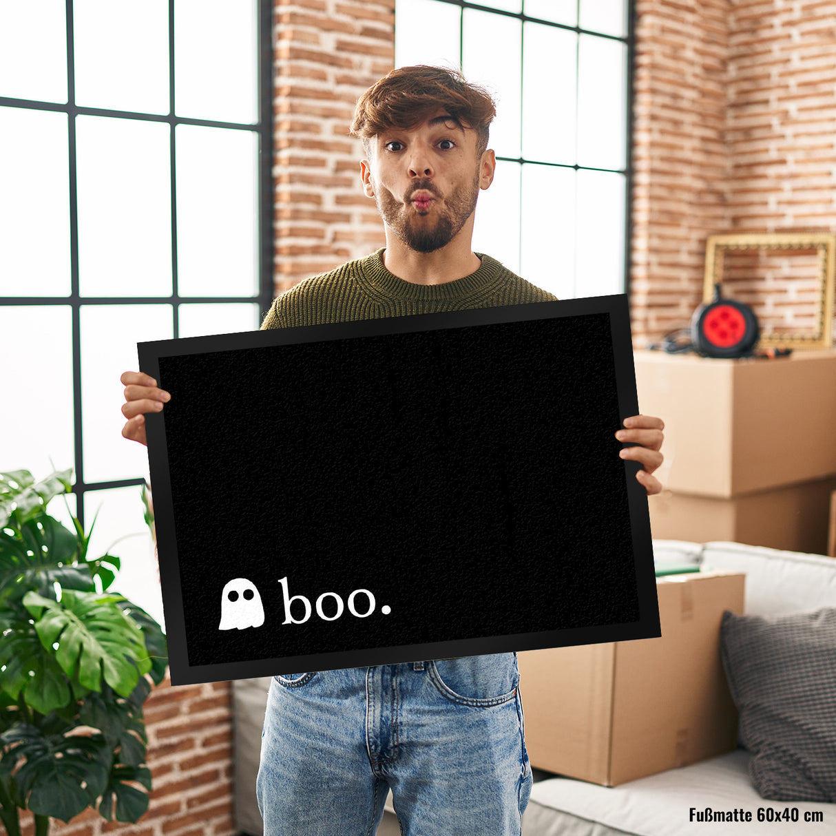 Fußmatte mit kleinem Geist und Boo Schriftzug im schlichten Halloween Stil