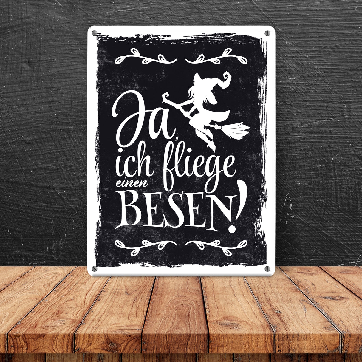 Metallschild mit witzigem Hexenmotiv zu Halloween - Ja, ich fliege einen Besen