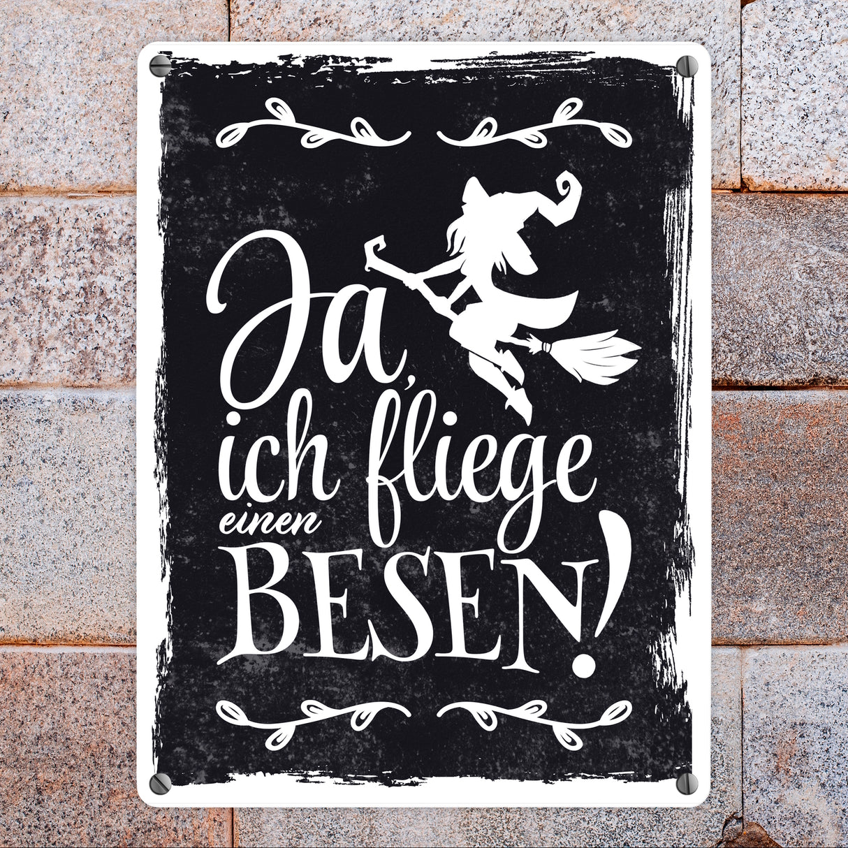 Metallschild mit witzigem Hexenmotiv zu Halloween - Ja, ich fliege einen Besen
