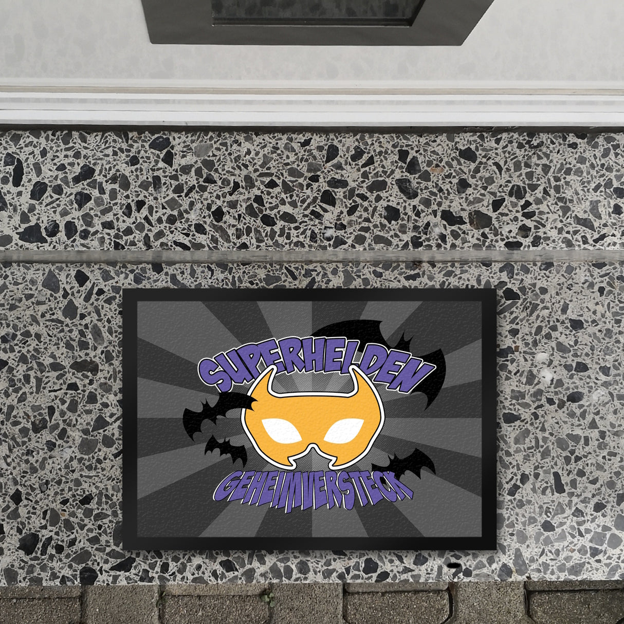 Superhelden Geheimversteck Fußmatte im Comicdesign mit Fledermäusen