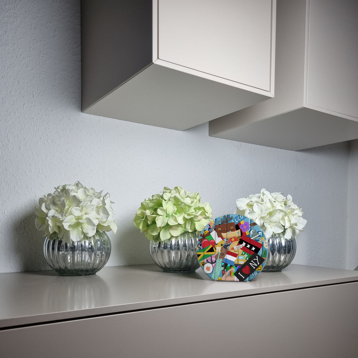 Spardose aus Keramik im Koffer Design mit Stickeroptik aus verschiedenen Ländern
