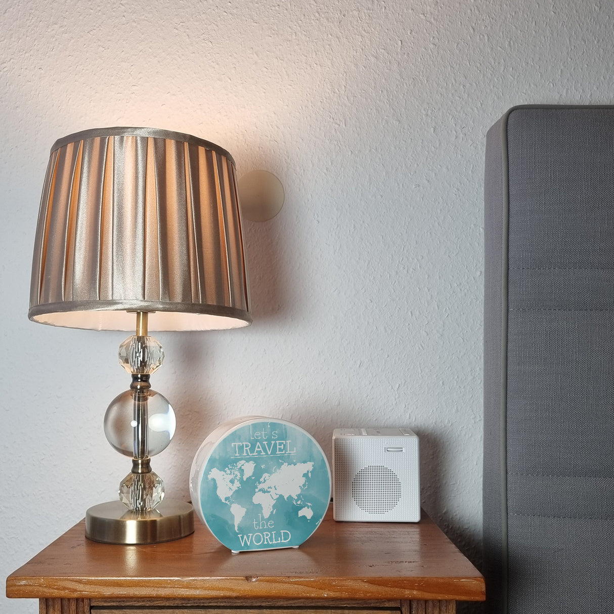 Spardose mit Weltkarten Motiv und Text - let's travel the world