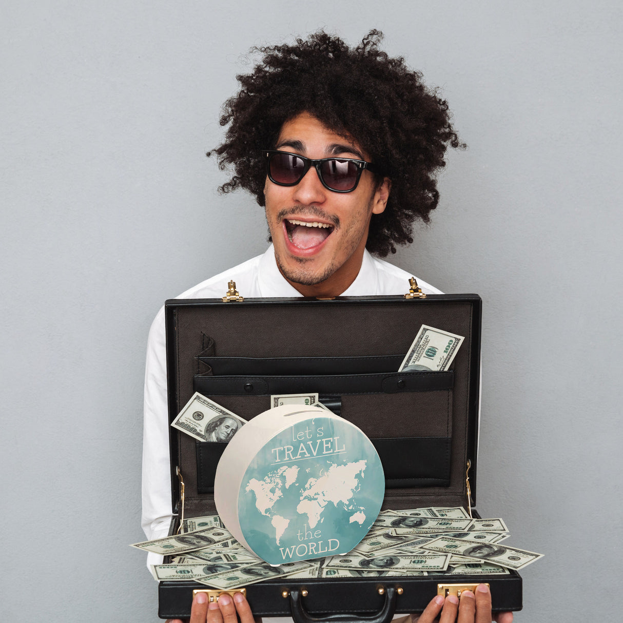 Spardose mit Weltkarten Motiv und Text - let's travel the world