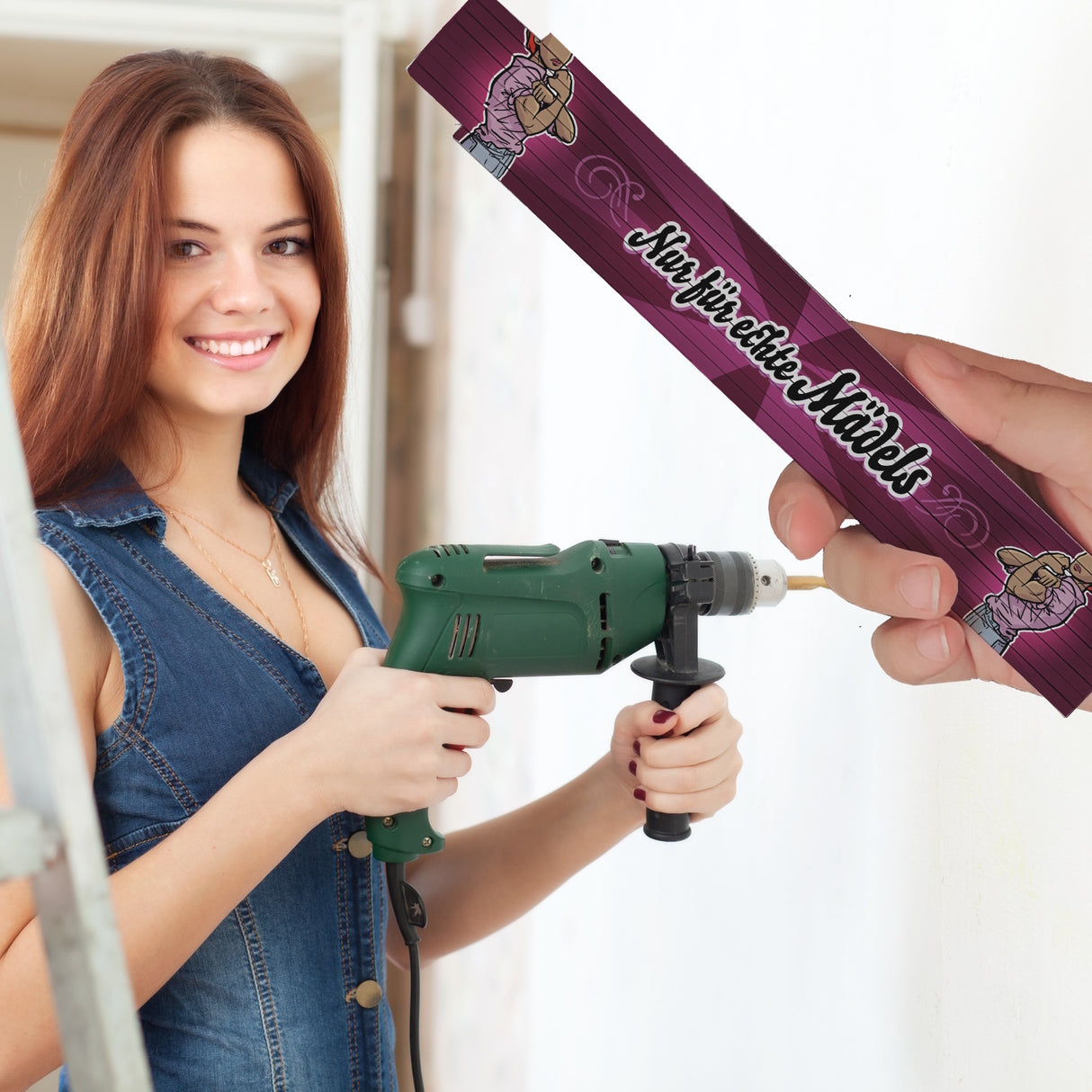 Cooler Meterstab aus Holz mit Spruch - Nur für Mädels - für Powerfrauen