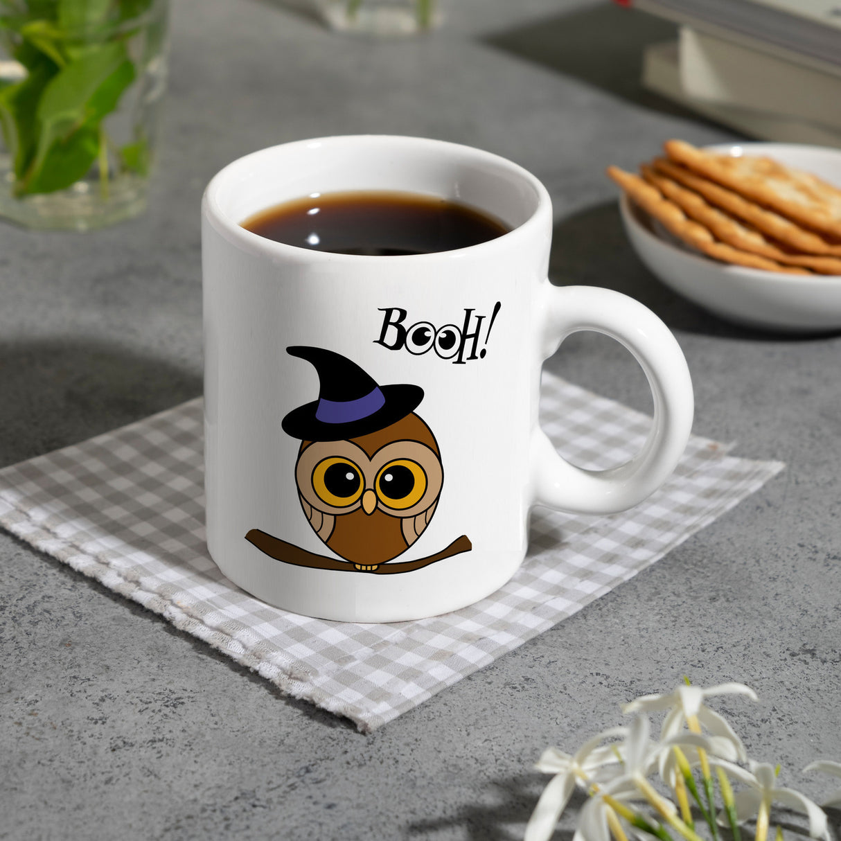 Kaffeebecher für Halloween mit niedlichem Eulenmotiv und Spruch - BOOH!