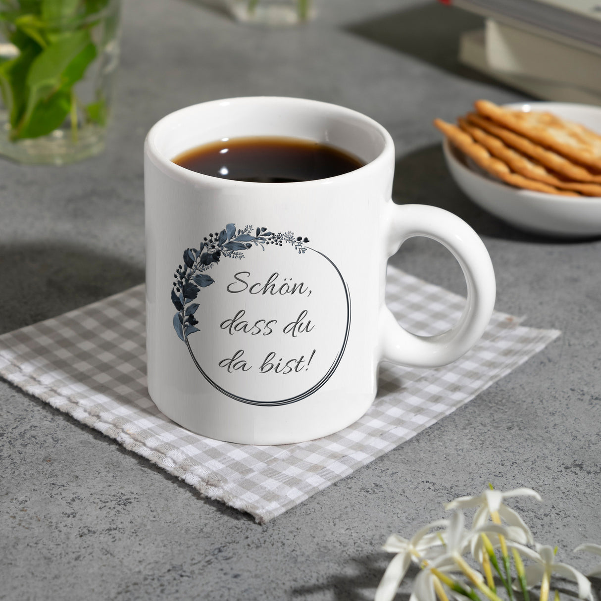 Schön, dass du da bist! Kaffeebecher mit Blumenkranz herrlich wunderbar Kaffeepott Trinkschale edel Gebinde Bukett Strauß Blumen Bouquet Spruch Slogan Sinnspruch Lebensregel