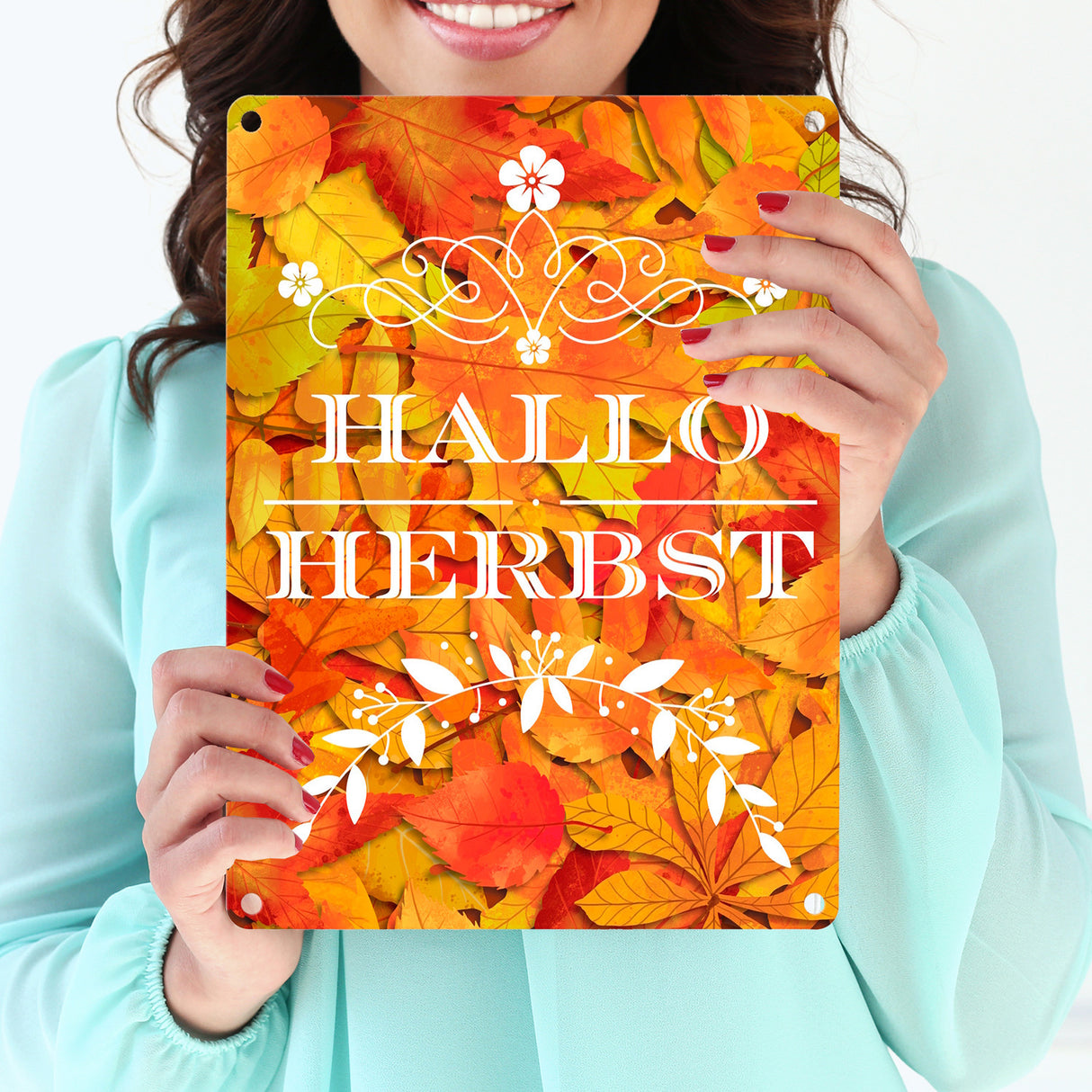 Metallschild mit schönen Herbstblättern und Schriftzug - Hallo Herbst
