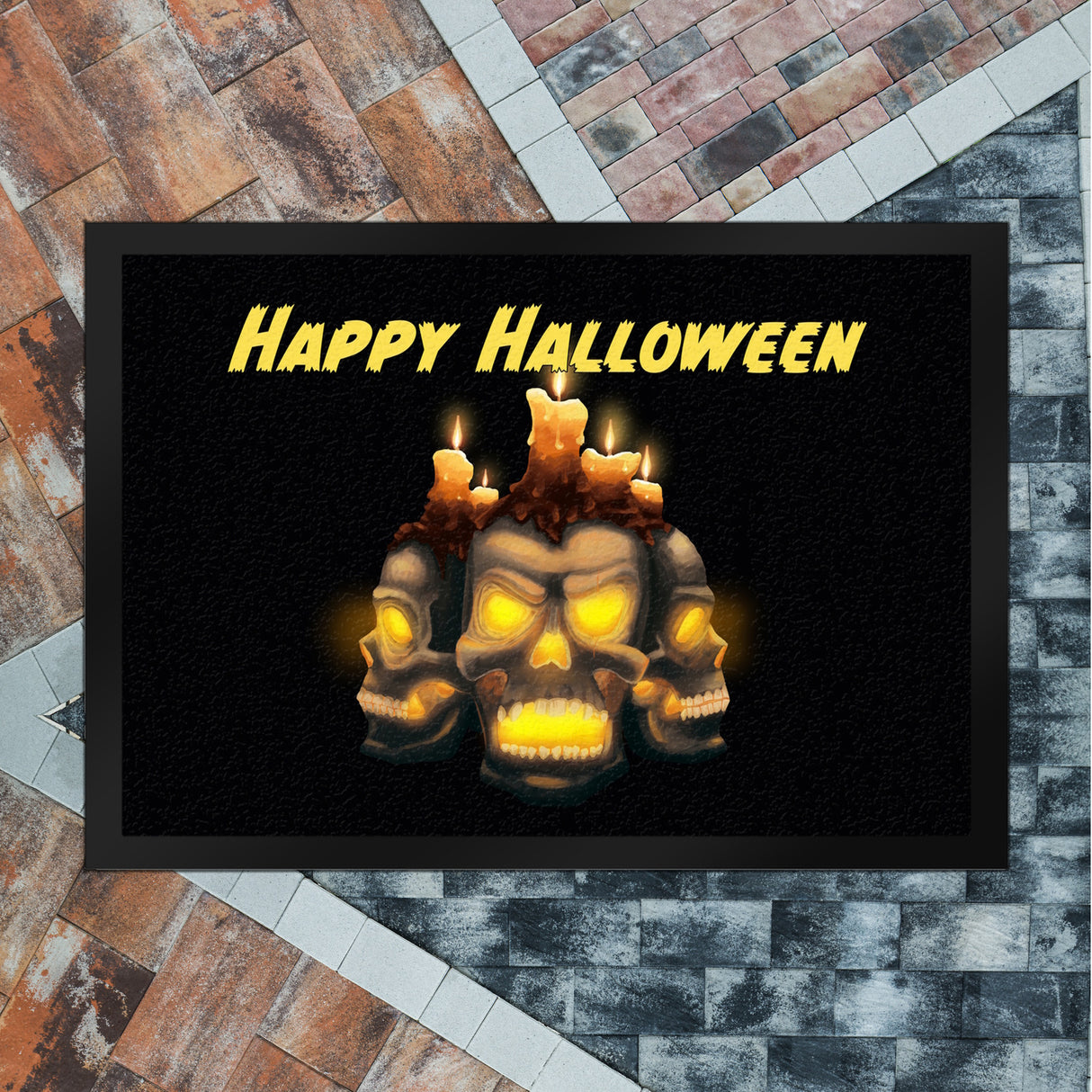 Fußmatte für Halloween mit Totenköpfen und brennenden Kerzen - Happy Halloween