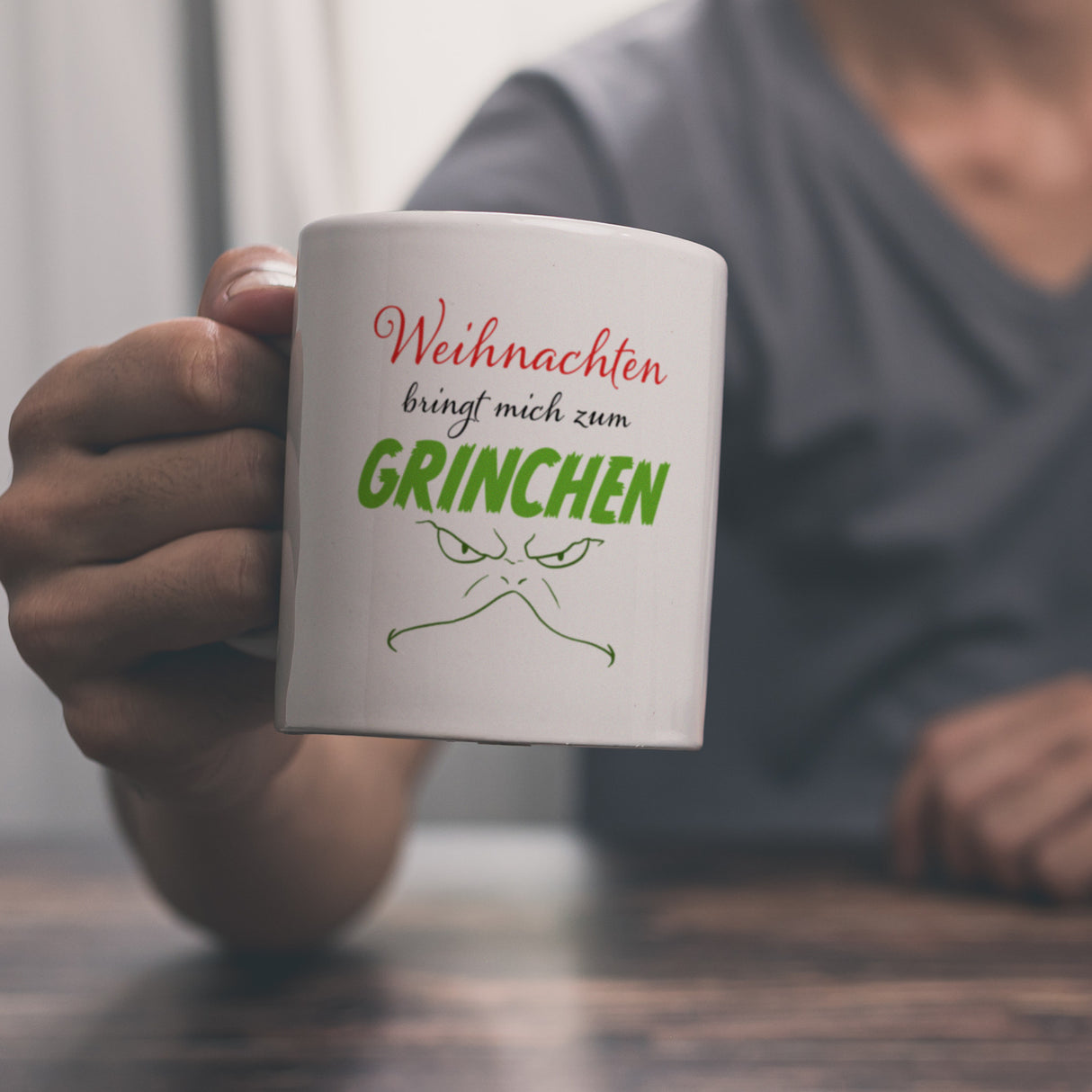 Weihnachten bringt mich zum grinchen Kaffeebecher mit Spruch
