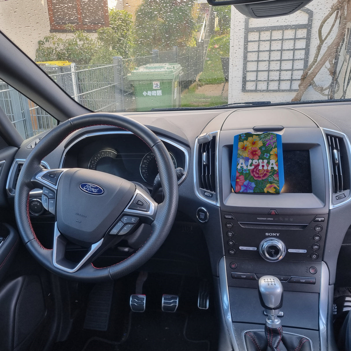 Blumenmotiv mit Aloha Schriftzug Parkscheibe mit zwei Einkaufswagenchips