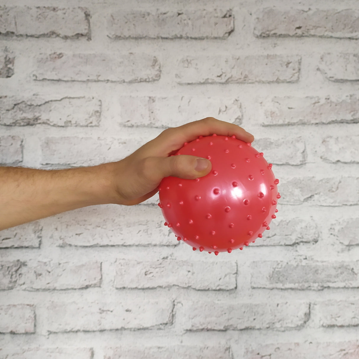 Noppenball in rot