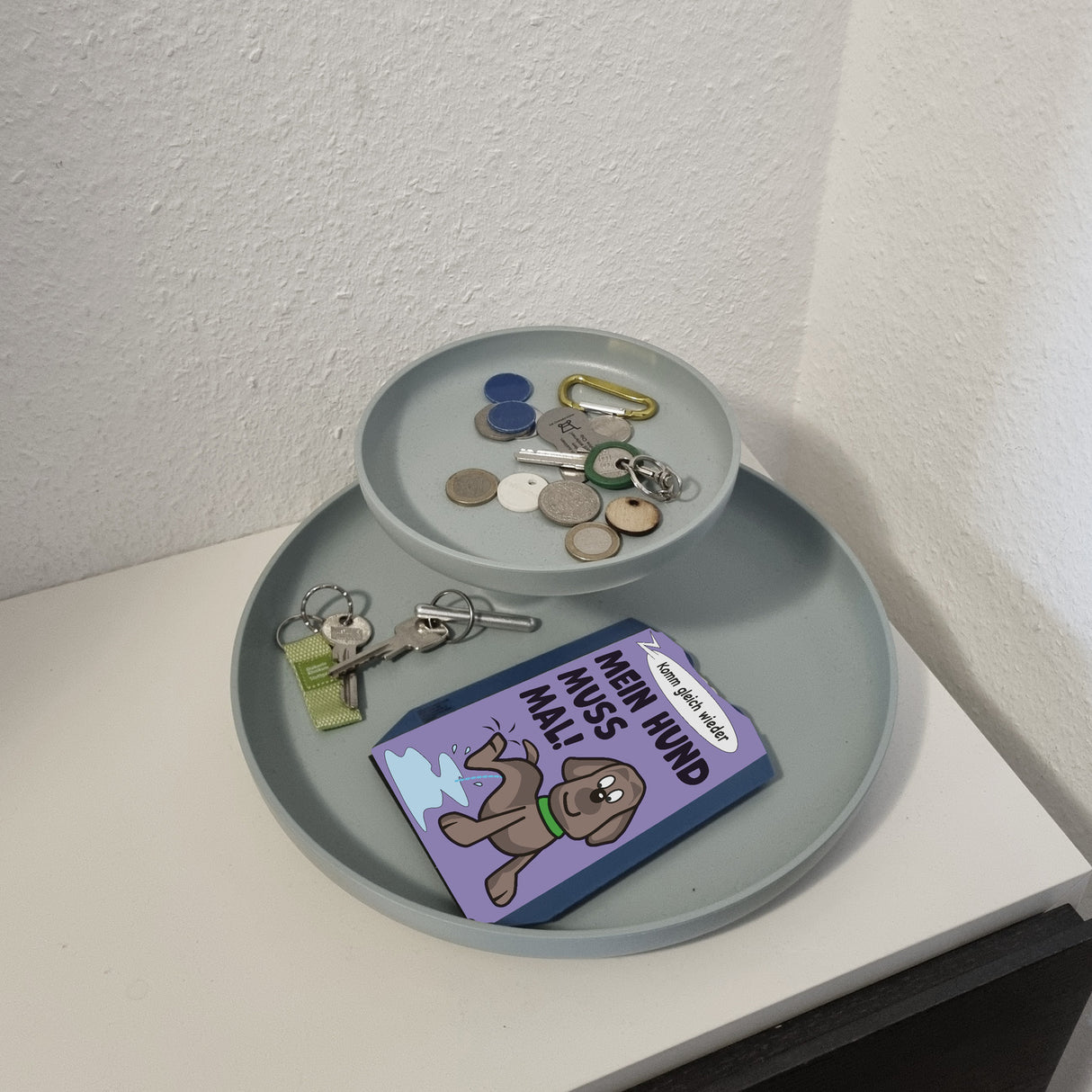 Hund muss mal! Parkscheibe in lila mit 2 Einkaufswagenchips