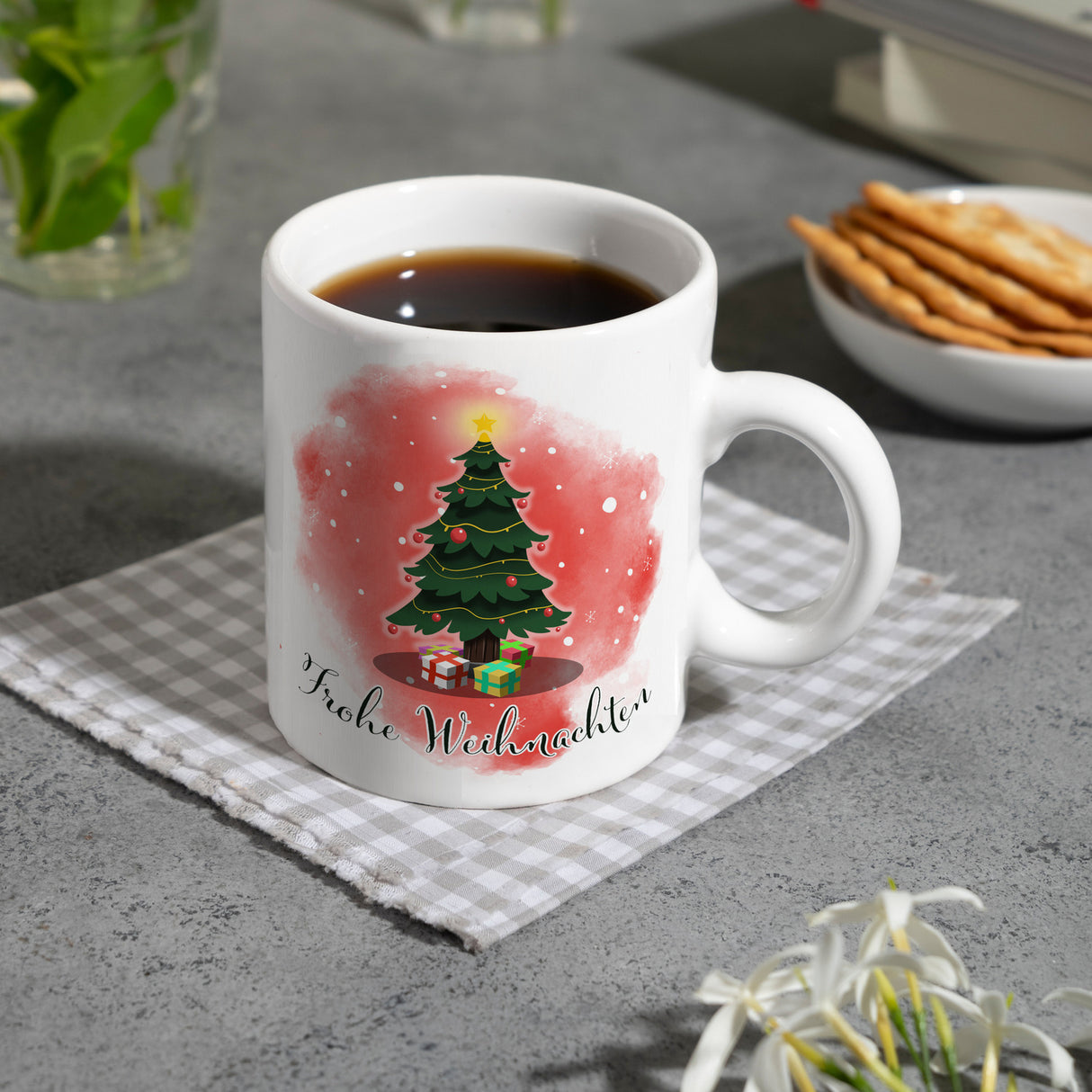 Frohe Weihnachten Kaffeebecher mit andächtigem Weihnachtsbaum
