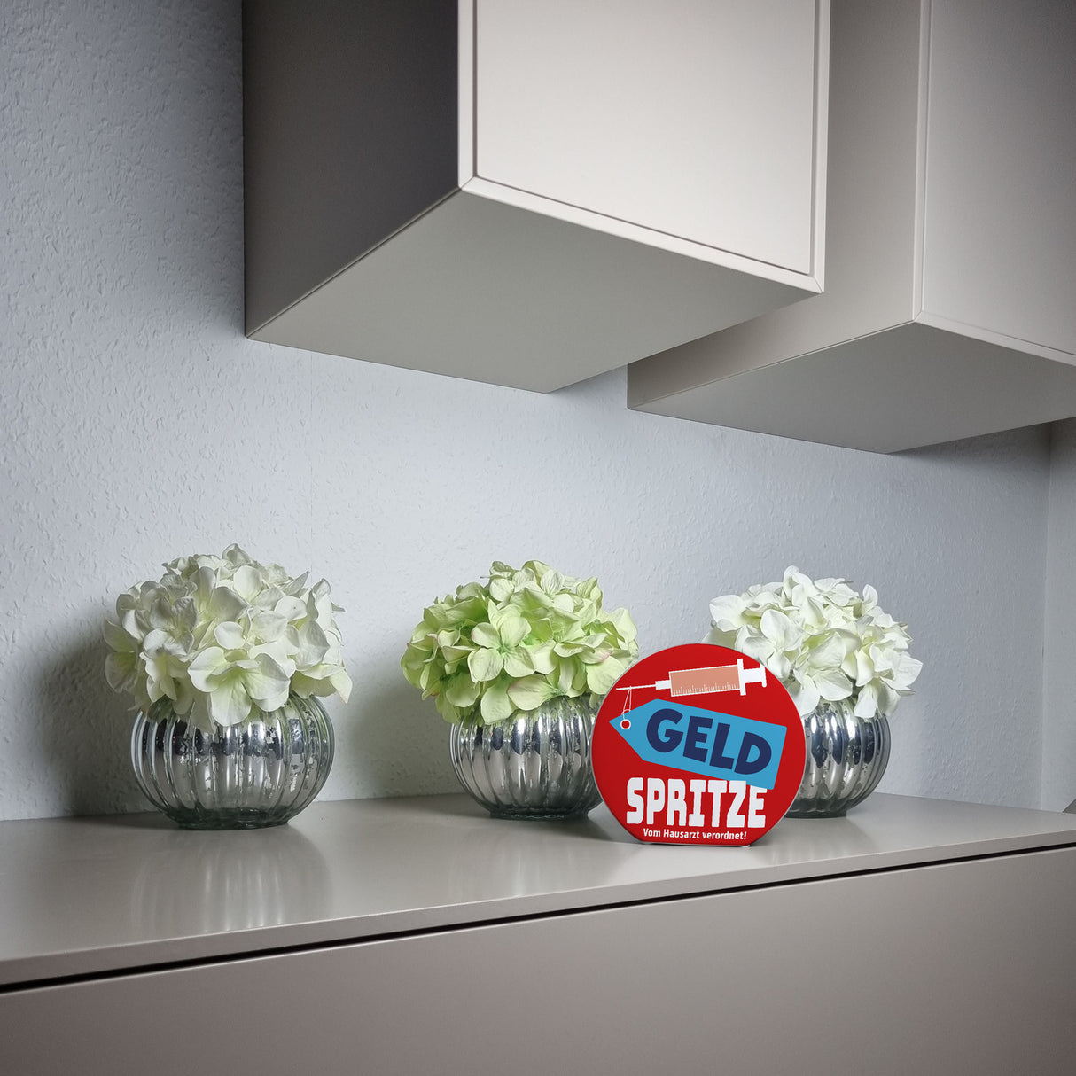 Geldgeschenk Spardose mit Geldspritze Motiv in {Rot}