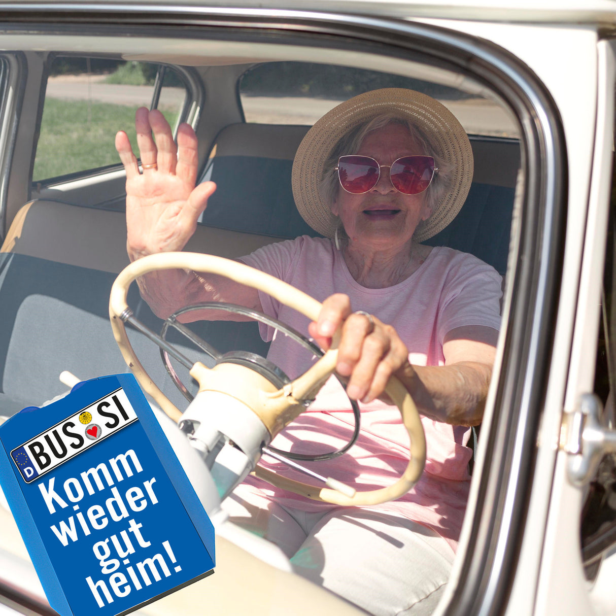 Sicherheit im Straßenverkehr Parkscheibe mit Bussi Motiv mit blauem Hintergrund