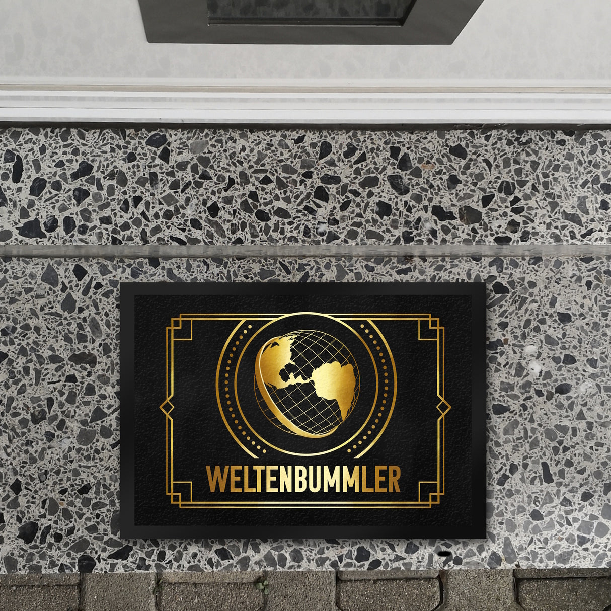 Weltenbummler Fußmatte mit goldenem Globus und Reisemotiv