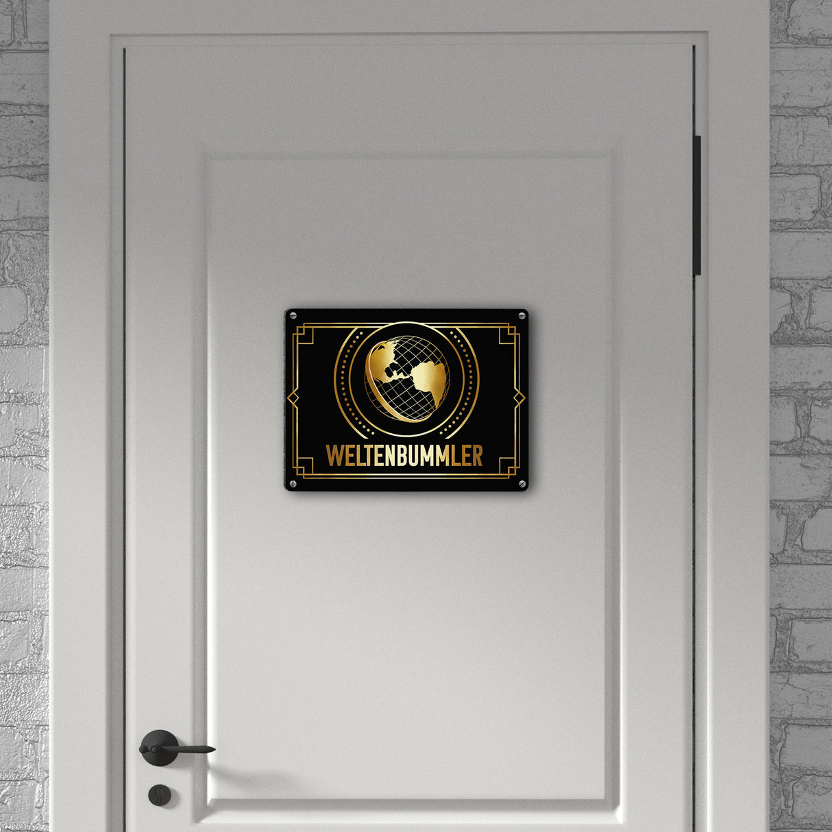 Weltenbummler Metallschild mit goldenem Globus und Reisemotiv