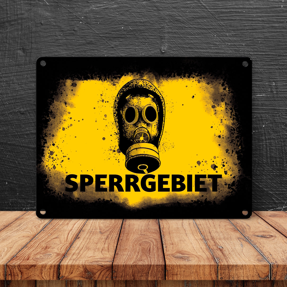 Sperrgebiet Metallschild mit Gasmaskenmotiv