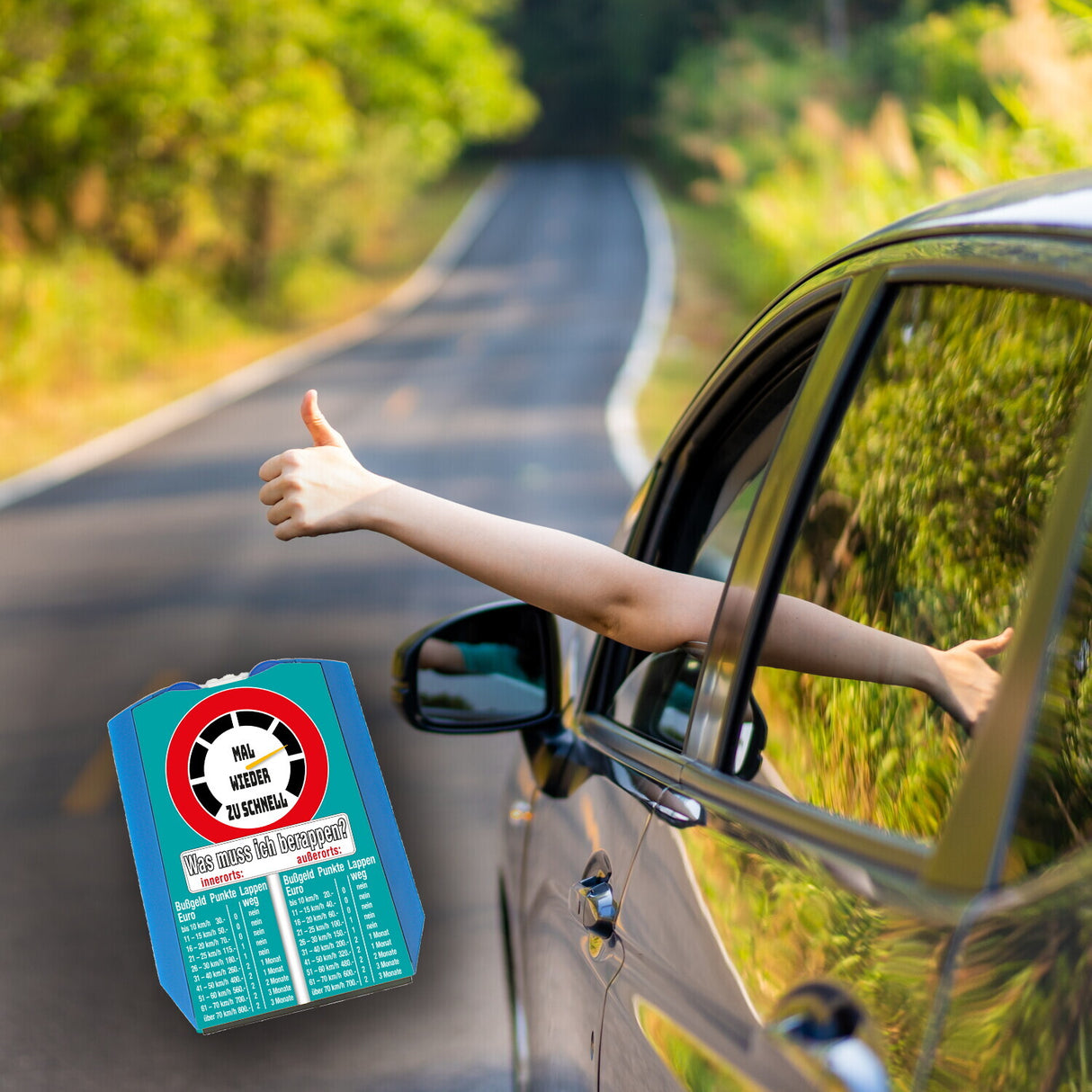 Zu schnell gefahren Bußgeld Parkscheibe in türkis mit Straßenschild Motiv