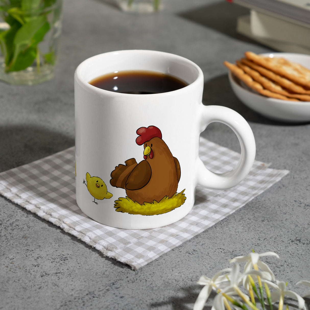 Huhn im Nest mit Küken Kaffeebecher