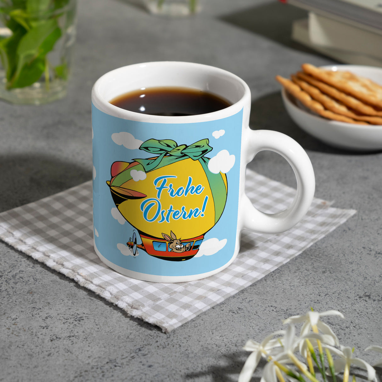 Osterhase im Zeppelin Kaffeebecher zum Thema Frohe Ostern