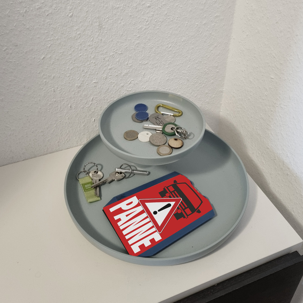 Panne mit dem PKW Parkscheibe mit Auto Motiv in rot und 2 Einkaufswagenchips
