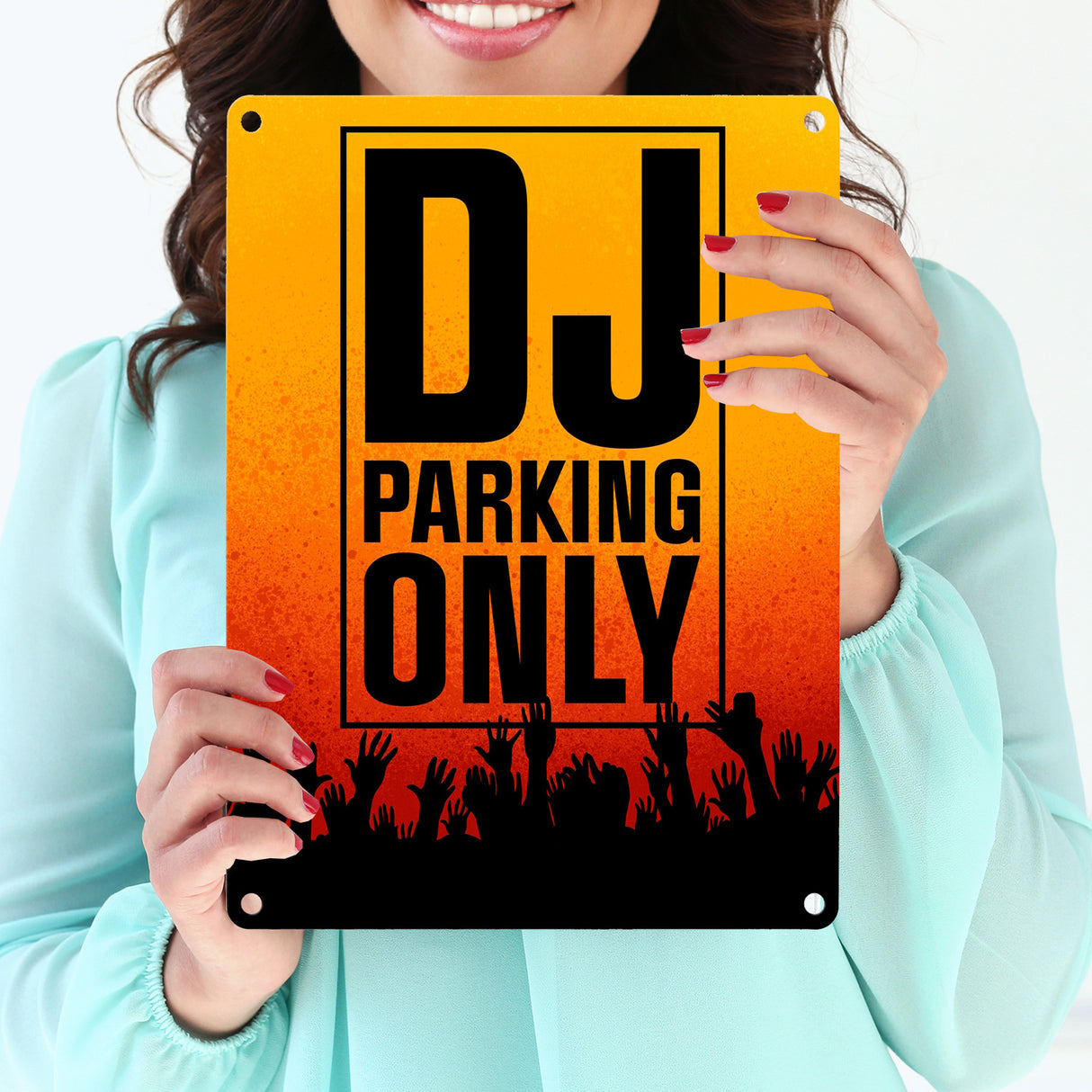DJ parking only Metallschild für den Parkplatz